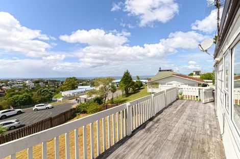 Photo of property in 2/401 East Coast Road, Mairangi Bay, Auckland, 0630