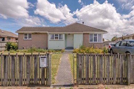 Photo of property in 15 Lambeth Crescent, Northcote, Christchurch, 8052