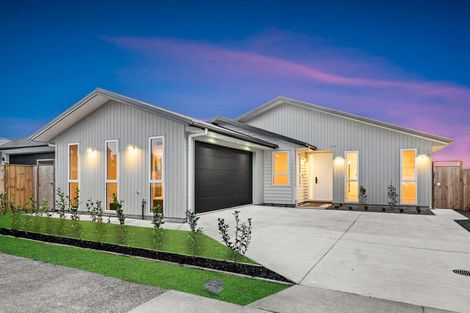 Photo of property in 15 Paihere Street, Huapai, Kumeu, 0810