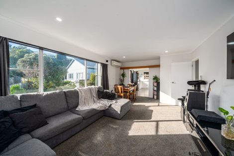 Photo of property in 97 Glanmire Road, Newlands, Wellington, 6037