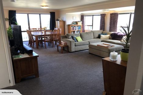 Photo of property in 3 Okiwa Terrace, Waiinu Beach, Whanganui, 4588