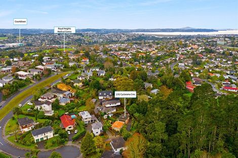 Photo of property in 2/62 Cyclarama Crescent, Massey, Auckland, 0614