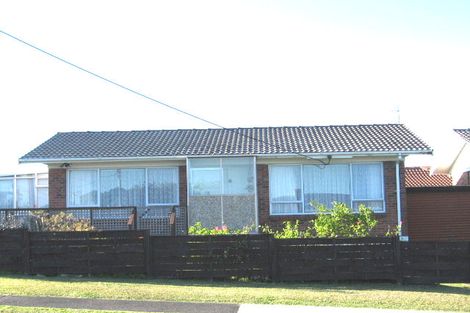 Photo of property in 1/30 Montgomery Avenue, Rothesay Bay, Auckland, 0630