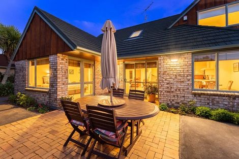 Photo of property in 8 Rewarewa Crescent, Waikanae, 5036