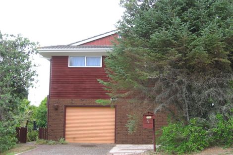 Photo of property in 1 Seahorse Place, Beach Haven, Auckland, 0626