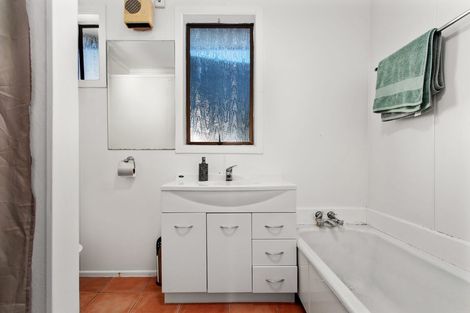 Photo of property in 28 Rimu Street, Edgecumbe, 3120