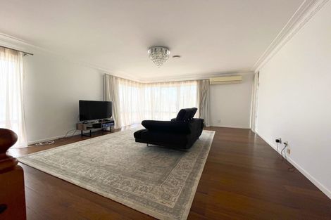 Photo of property in 7 Cherub Place, West Harbour, Auckland, 0618