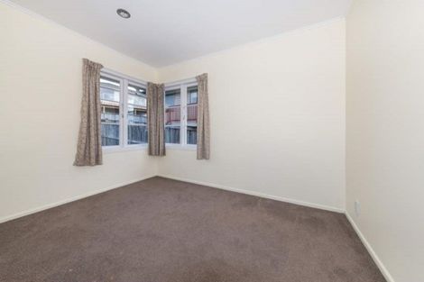 Photo of property in 17 Alma Street, Te Atatu South, Auckland, 0610