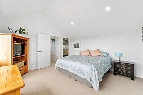 Photo of property in 52 Waiora Road, Stanmore Bay, Whangaparaoa, 0932
