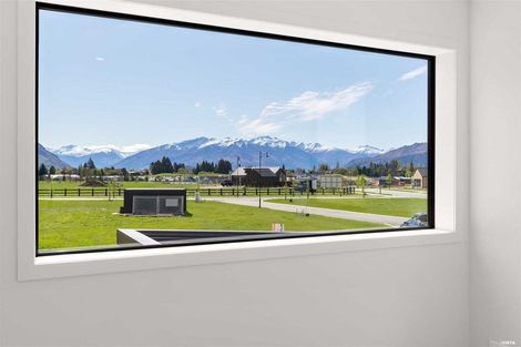 Photo of property in 6 Wallace Place, Wanaka, 9305