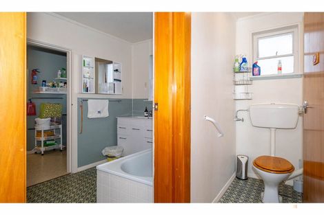 Photo of property in 1 Kennedy Crescent, Waimate, 7924