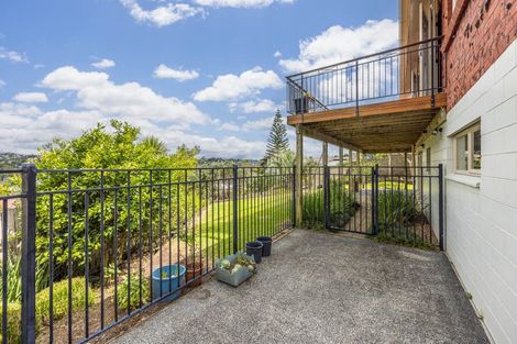 Photo of property in 9a Pendene Place, Forrest Hill, Auckland, 0620