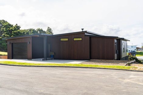 Photo of property in 13 Starlight Place, Langs Beach, 0582