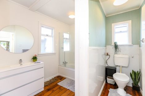 Photo of property in 10 High Street West, Waitara, 4320