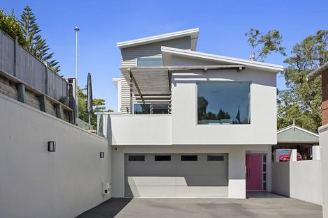 Photo of property in 10 Pendarves Street, New Plymouth, 4310