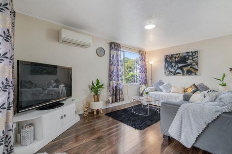 Photo of property in 8 Citril Place, Red Hill, Papakura, 2110