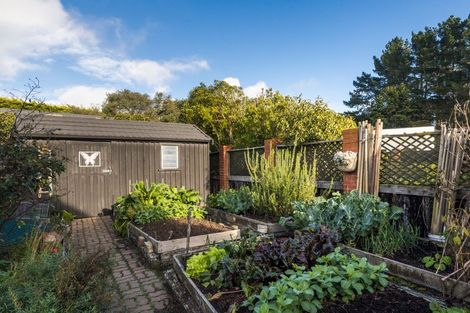 Photo of property in 38 Titirangi Drive, Fitzherbert, Palmerston North, 4471
