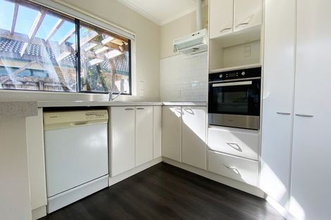 Photo of property in 1 Nephin Place, East Tamaki Heights, Auckland, 2016