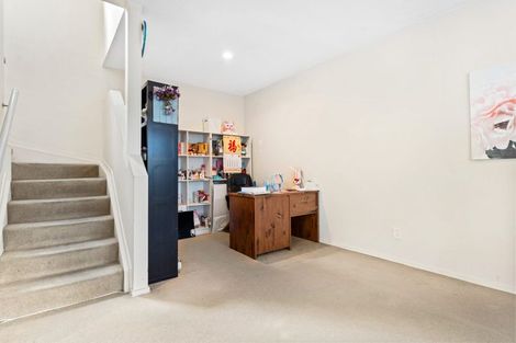 Photo of property in 1 Sun Place, Henderson, Auckland, 0612