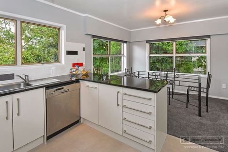 Photo of property in 2/240 Forrest Hill Road, Forrest Hill, Auckland, 0620