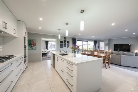 Photo of property in 35 Lilac Close, Cambridge, 3434