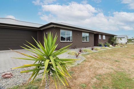 Photo of property in 1 Routhan Way, Carterton, 5713