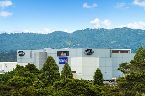 Photo of property in 35d Edmonton Road, Henderson, Auckland, 0612