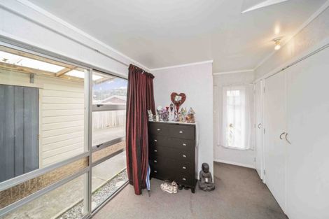 Photo of property in 5a Naumai Place, Spotswood, New Plymouth, 4310