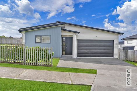 Photo of property in 5 Byron Drury Way, Riverhead, 0820