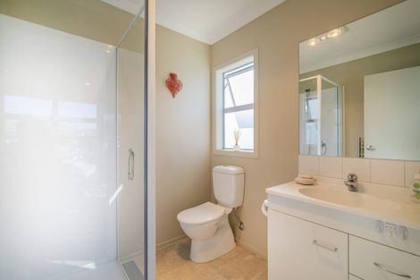 Photo of property in 8 Dotterel Place, Whitianga, 3510