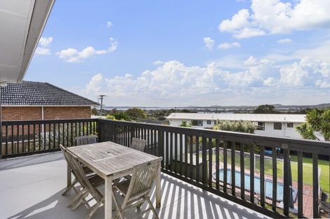 Photo of property in 29 Te Atatu Road, Te Atatu South, Auckland, 0610