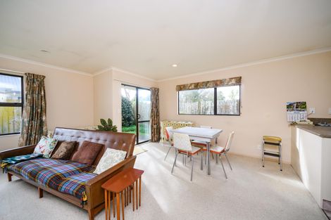 Photo of property in 19 Woburn Place, Takaro, Palmerston North, 4412