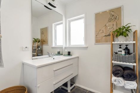 Photo of property in 34 Tiri Tiri Road, Birkdale, Auckland, 0626