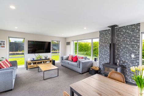 Photo of property in 13 Loeb Place, Rolleston, 7614