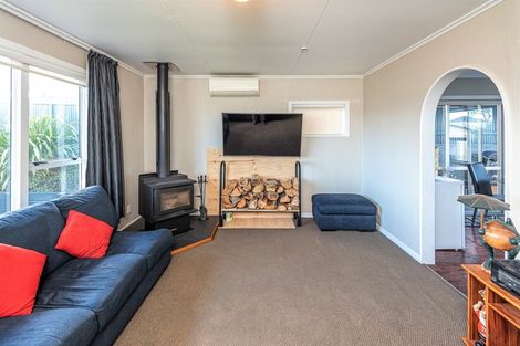 Photo of property in 28 Miro Street, Castlecliff, Whanganui, 4501