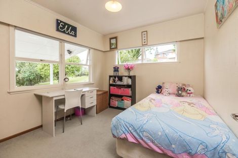 Photo of property in 1/60 Chivalry Road, Glenfield, Auckland, 0629