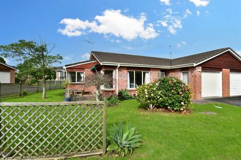 Photo of property in 15 The Grove, Red Beach, 0932