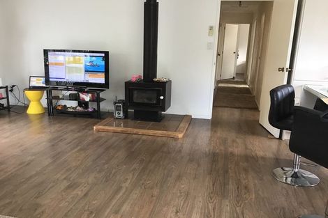 Photo of property in 55 Hobsonville Road, West Harbour, Auckland, 0618