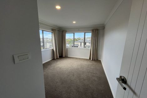 Photo of property in 26 Lagonda Rise, Oteha, Auckland, 0632