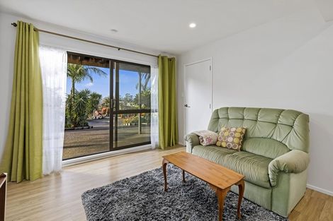 Photo of property in 61 John Dee Crescent, Red Beach, 0932