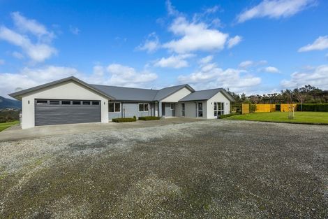 Photo of property in 33a Kenneth Gillies Way, Birchville, Upper Hutt, 5372