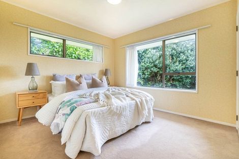 Photo of property in 16 Trevone Place, Forrest Hill, Auckland, 0620