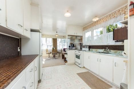 Photo of property in 61 Ennis Avenue, Pakuranga Heights, Auckland, 2010