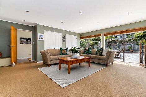 Photo of property in 2/41 Lyons Avenue, Murrays Bay, Auckland, 0630
