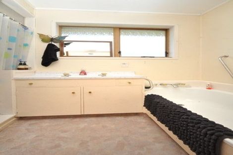 Photo of property in 2/13 Waitaki Street, Henderson, Auckland, 0612