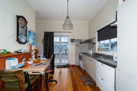 Photo of property in 16 Surrey Street, Hawera, 4610