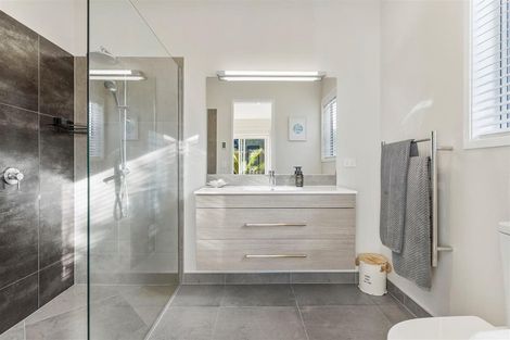 Photo of property in 6 Fruitlands Road, Kumeu, 0810