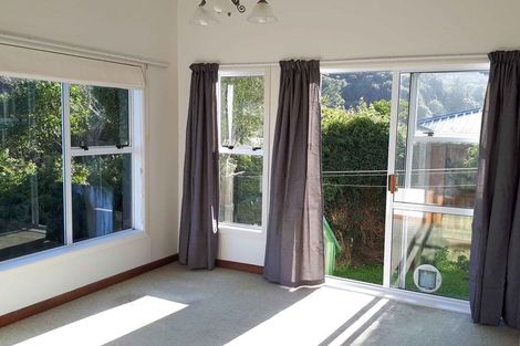 Photo of property in 11 Lucknow Terrace, Khandallah, Wellington, 6035
