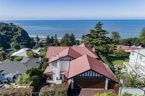 Photo of property in 16 Hukarere Road, Bluff Hill, Napier, 4110