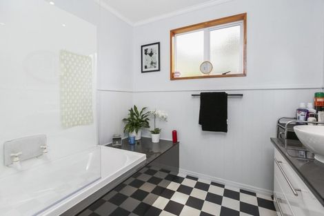 Photo of property in 18 Owen Street, Green Island, Dunedin, 9018